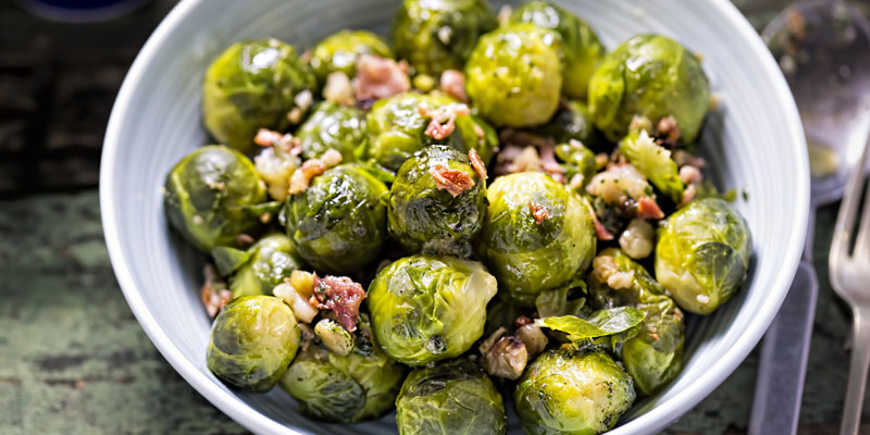 whole brussels sprouts with garlic and bacon